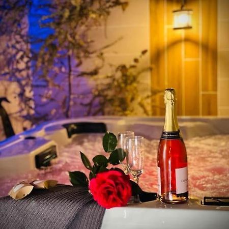 Le Chalet Des Bons Vivants Montaigu-le-Blin المظهر الخارجي الصورة