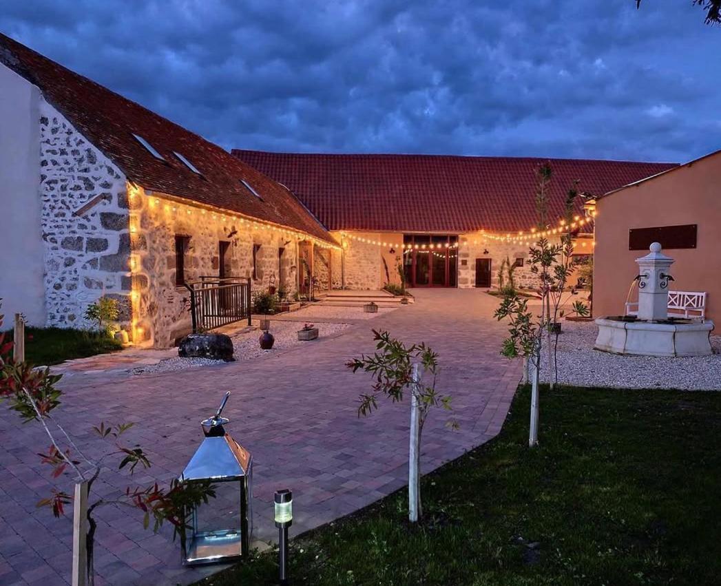 Le Chalet Des Bons Vivants Montaigu-le-Blin المظهر الخارجي الصورة