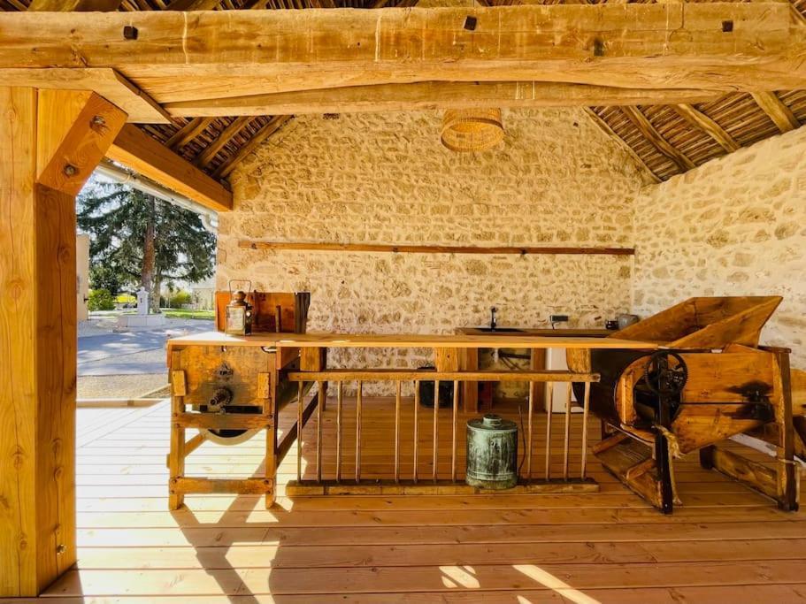 Le Chalet Des Bons Vivants Montaigu-le-Blin المظهر الخارجي الصورة