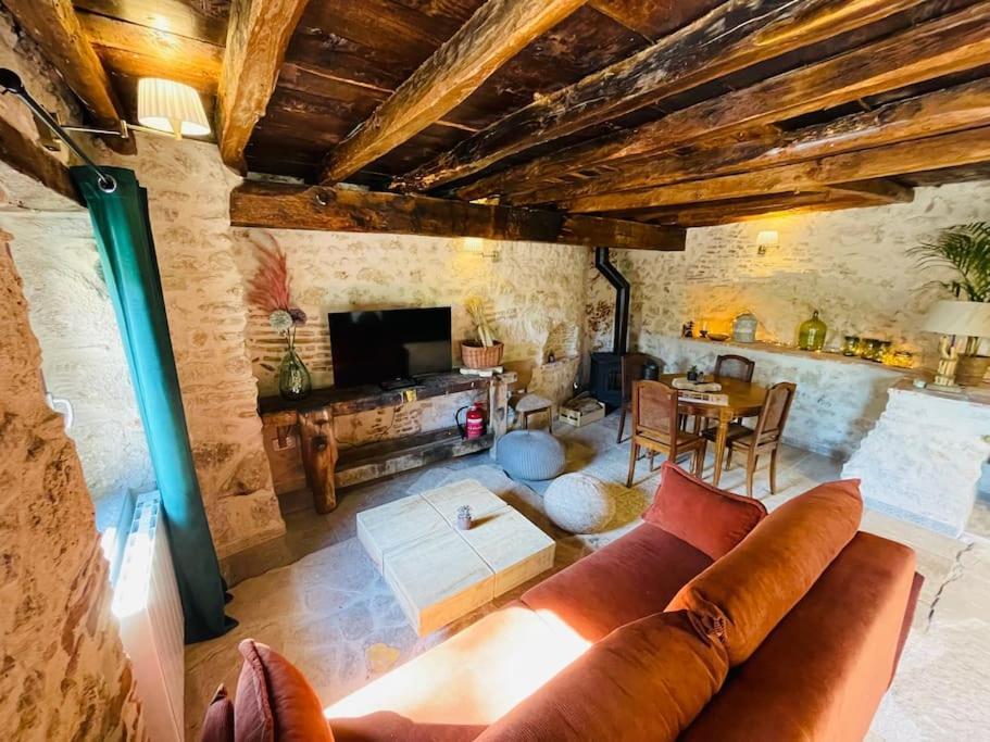 Le Chalet Des Bons Vivants Montaigu-le-Blin المظهر الخارجي الصورة