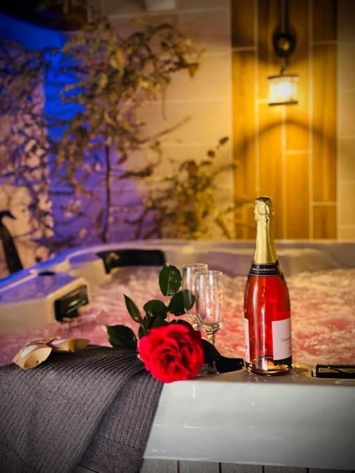 Le Chalet Des Bons Vivants Montaigu-le-Blin المظهر الخارجي الصورة